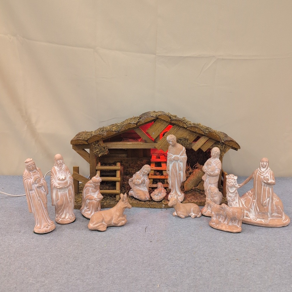 Lighted Wooden Nativity Stable with 11 Terracotta Style Figurines Christmas Set